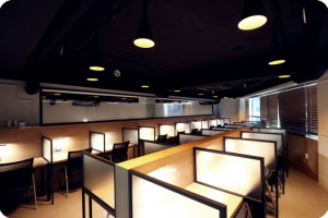 무인 스터디카페 나르샤: 블랙 & 그레이로 완성하는 혁신적 공부 공간