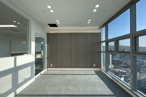 화이트앤우드: 모던 사무실 인테리어로 업무 효율 업그레이드!