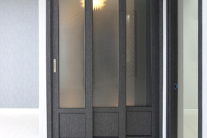 한신아파트 리모델링: 거실 확장으로 새 생명을 불어넣은 32평의 절제된 인테리어