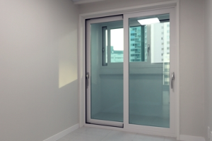 영통 신나무실 5단지 아파트 인테리어: 화이트 톤으로 완성하는 고급스럽고 넓은 공간