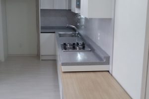 화이트 하이그로시와 파세코 흑경 후드로 완성한 수원 아파트 주방 리모델링의 새로운 변신!