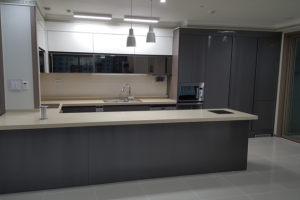 펫과 함께하는 주방 리모델링: 실용성과 디자인을 모두 갖춘 싱크대 솔루션