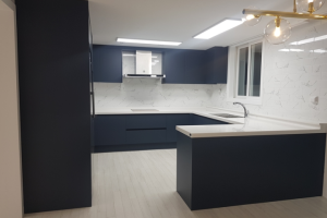 수원 동수원자이 아파트 주방인테리어: 마블타일과 펫트 제품이 만든 럭셔리한 공간