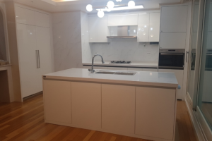 세련미와 실용성을 갖춘 수원 권선동 아이파크 주방: 현대적 인테리어의 새로운 기준