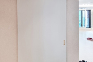 강원도 고성군, 집안의 변화를 가져온 히든 행거 도어 시공 사례