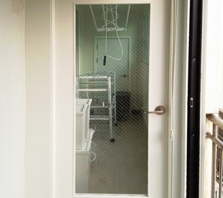 구리시 임창동 건영아파트 베란다 도어 시공: 망입유리로 수직으로 넓어진 안전하고 세련된 공간