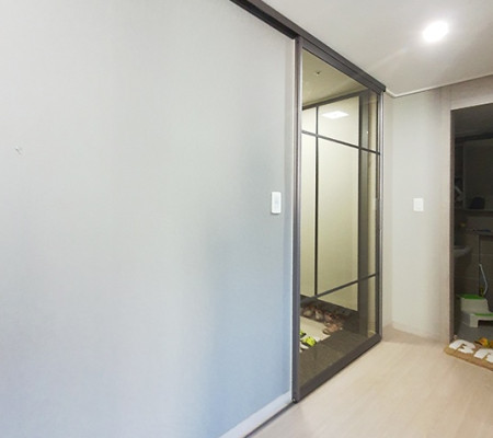 슬라이드 중문으로 완성한 모던 아파트 인테리어: 평촌 더샵 센트럴 시티의 새로운 매력