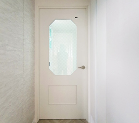 안양 한가람 세경아파트의 우아한 변신: 크림화이트 여닫이 중문 시공의 모든 것