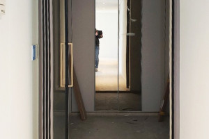 인천 웰카운티, 초슬림스윙도어로 완성한 모던 중문 인테리어의 모든 것!