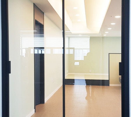 안산 문화센터 변신! 초슬림 미닫이 중문으로 완성한 강의실 인테리어