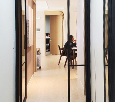 좁은 현관, 넓은 가능성! 태영데시앙 양방향 슬림 비양개 중문으로 완성한 일직동 시공의 비밀