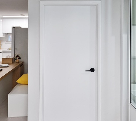 노원구 도어 필름 리모델링: 무광 화이트로 새롭게 변신하기!