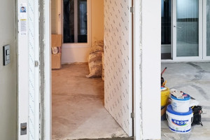 방음과 세련미를 갖춘 반송동 신축빌라 도어 시공, 완벽한 공간을 만들다!