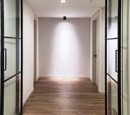 송도 호반베르디움 더퍼스트, 블랙 슬림 중문으로 완성한 세련된 인테리어 이야기