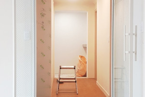 종로구 구기동 동진빌라 중문인테리어: 슬림비양개로 공간을 극대화하는 Smart Design