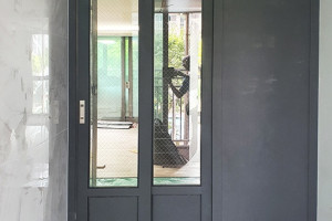 좁은 현관의 마법: 판교 백현마을 6단지 2포켓 중문으로 새 생명 불어넣기!