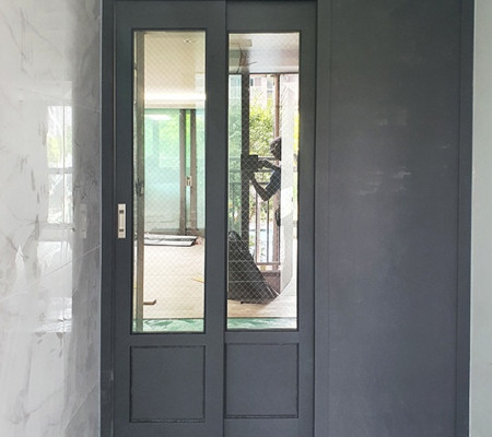 좁은 현관의 마법: 판교 백현마을 6단지 2포켓 중문으로 새 생명 불어넣기!