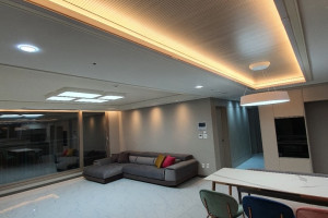 수원 34평 아파트, 유광 폴리싱 타일로 품격 있는 바닥타일 시공하기!