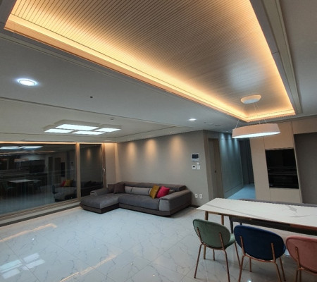 수원 34평 아파트, 유광 폴리싱 타일로 품격 있는 바닥타일 시공하기!