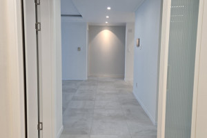 안중인테리어 포쉐린 타일과 친환경 벽지로 구현하는 쾌적한 주방의 새로운 매력