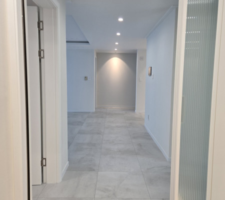 안중인테리어 포쉐린 타일과 친환경 벽지로 구현하는 쾌적한 주방의 새로운 매력